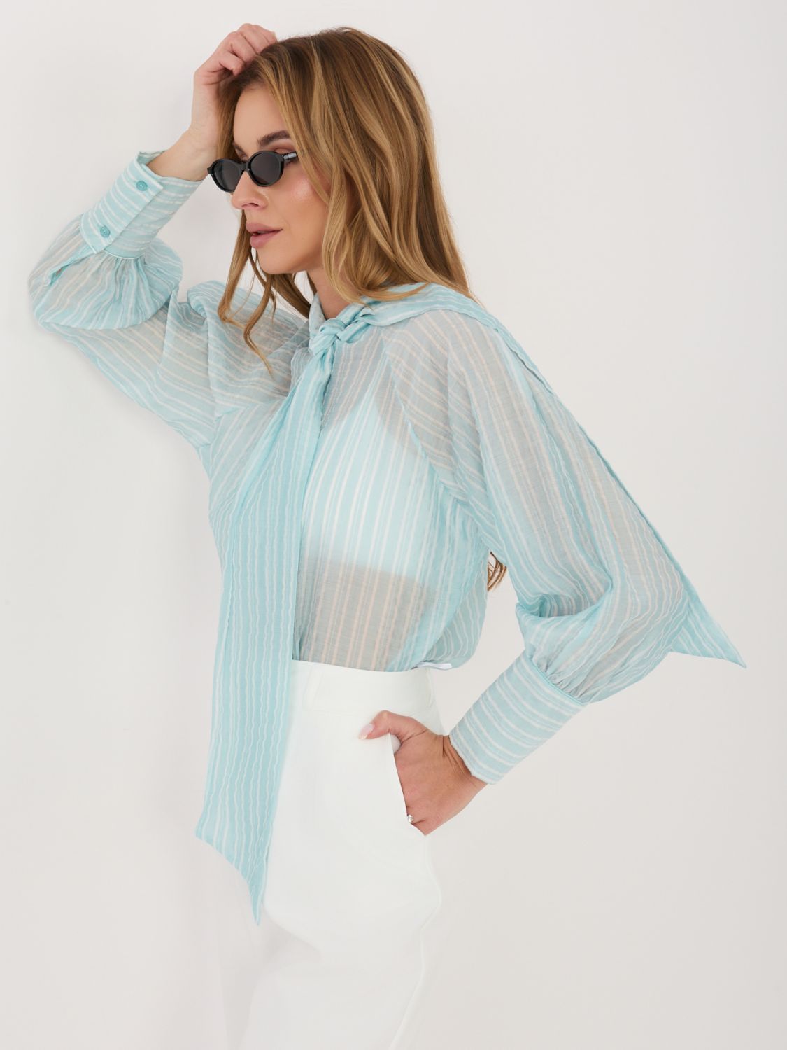 Mentazöld csíkos női ing megkötéssel és puffos ujjal