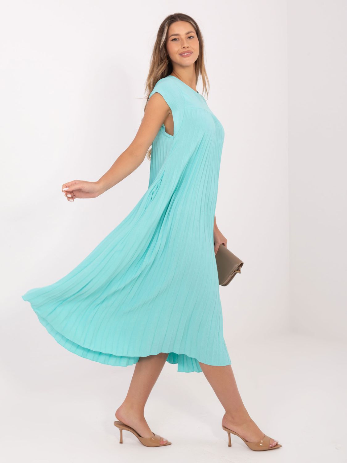 Mentaszínű ujjatlan midi koktélruha