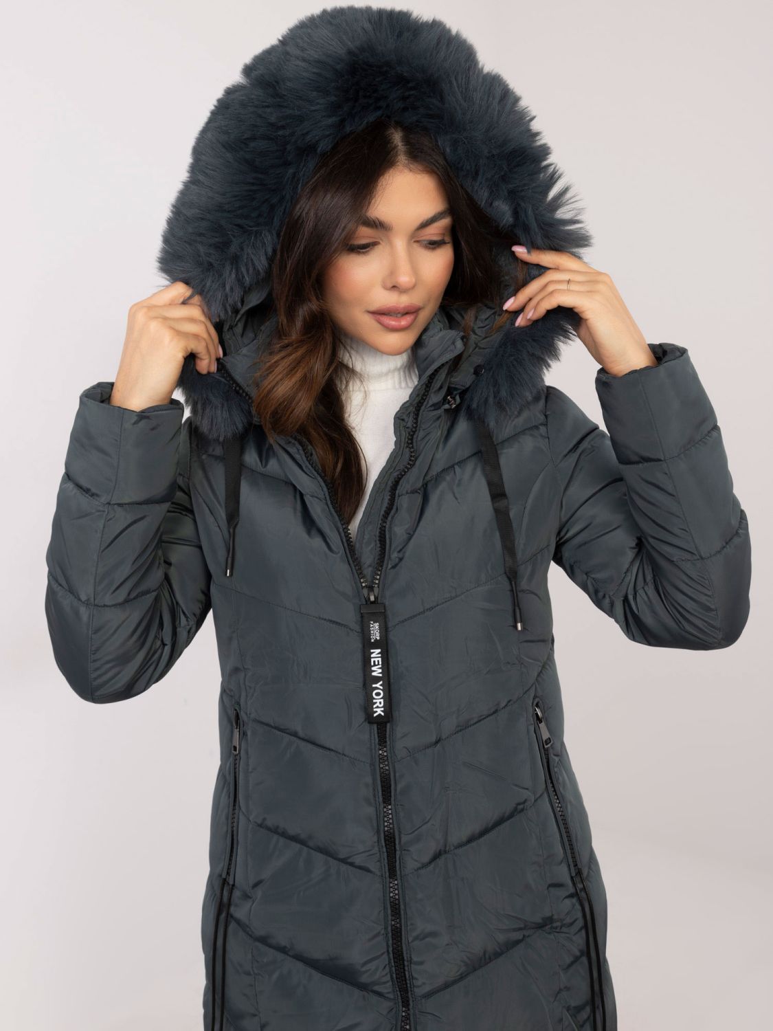 Női kék steppelt téli kabát kapucnival