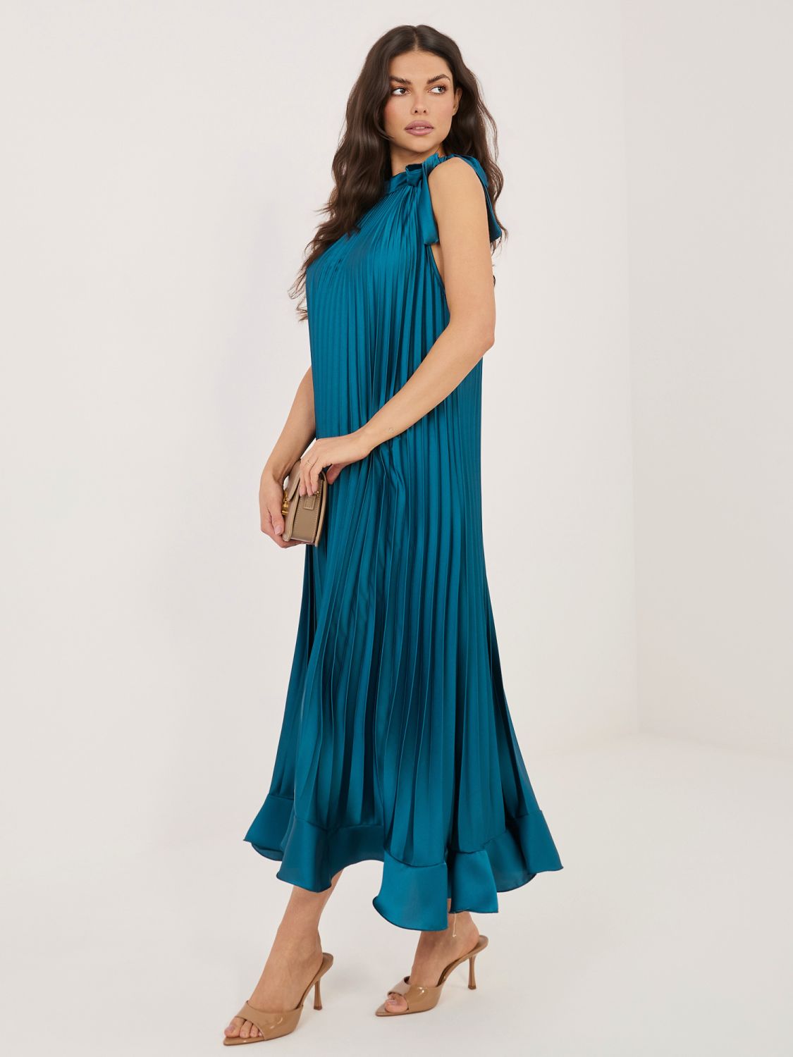 Kék színű midi koktélruha megkötővel és fodorral