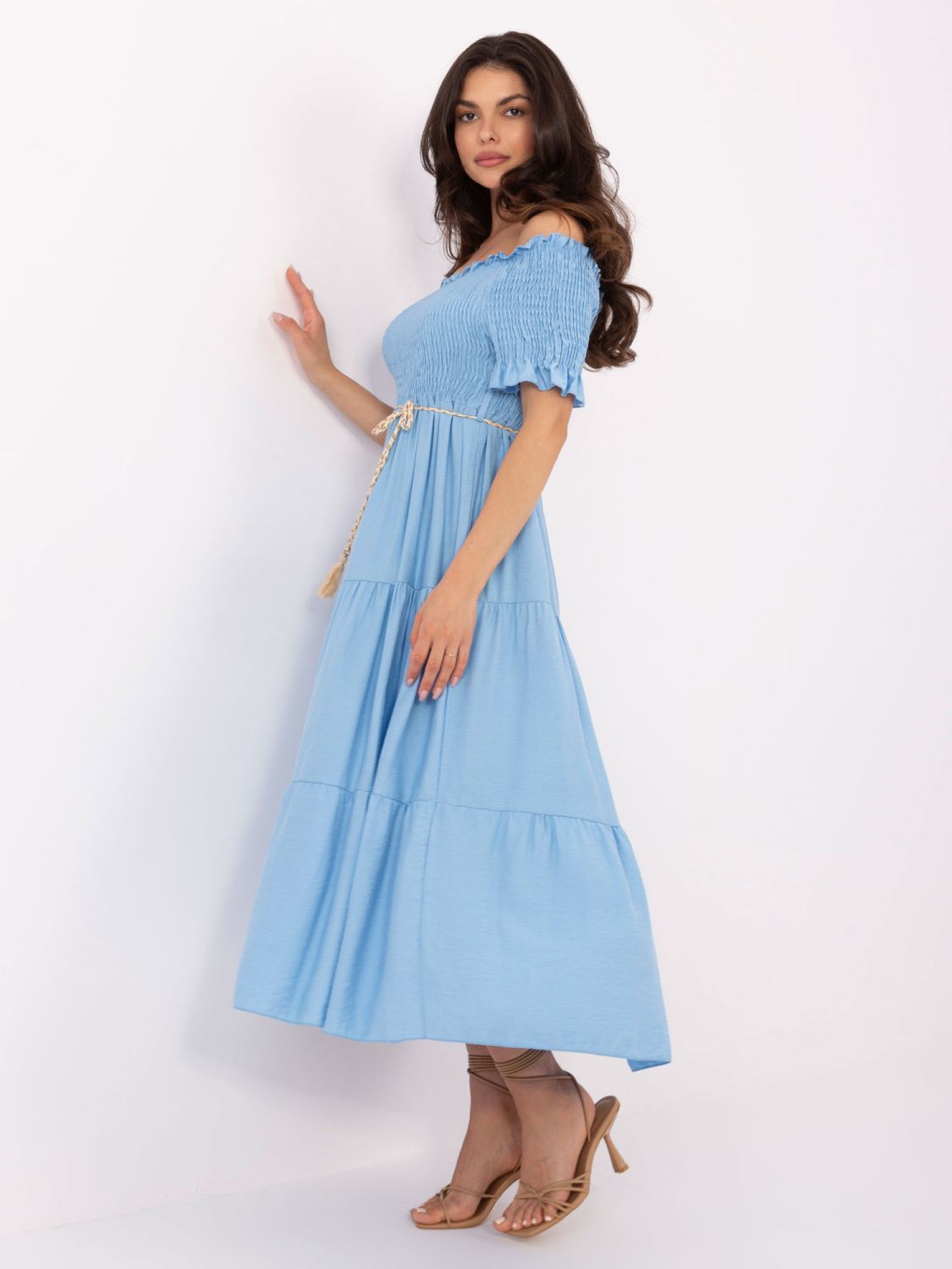 Kék színű off-shoulder fazonú midi ruha