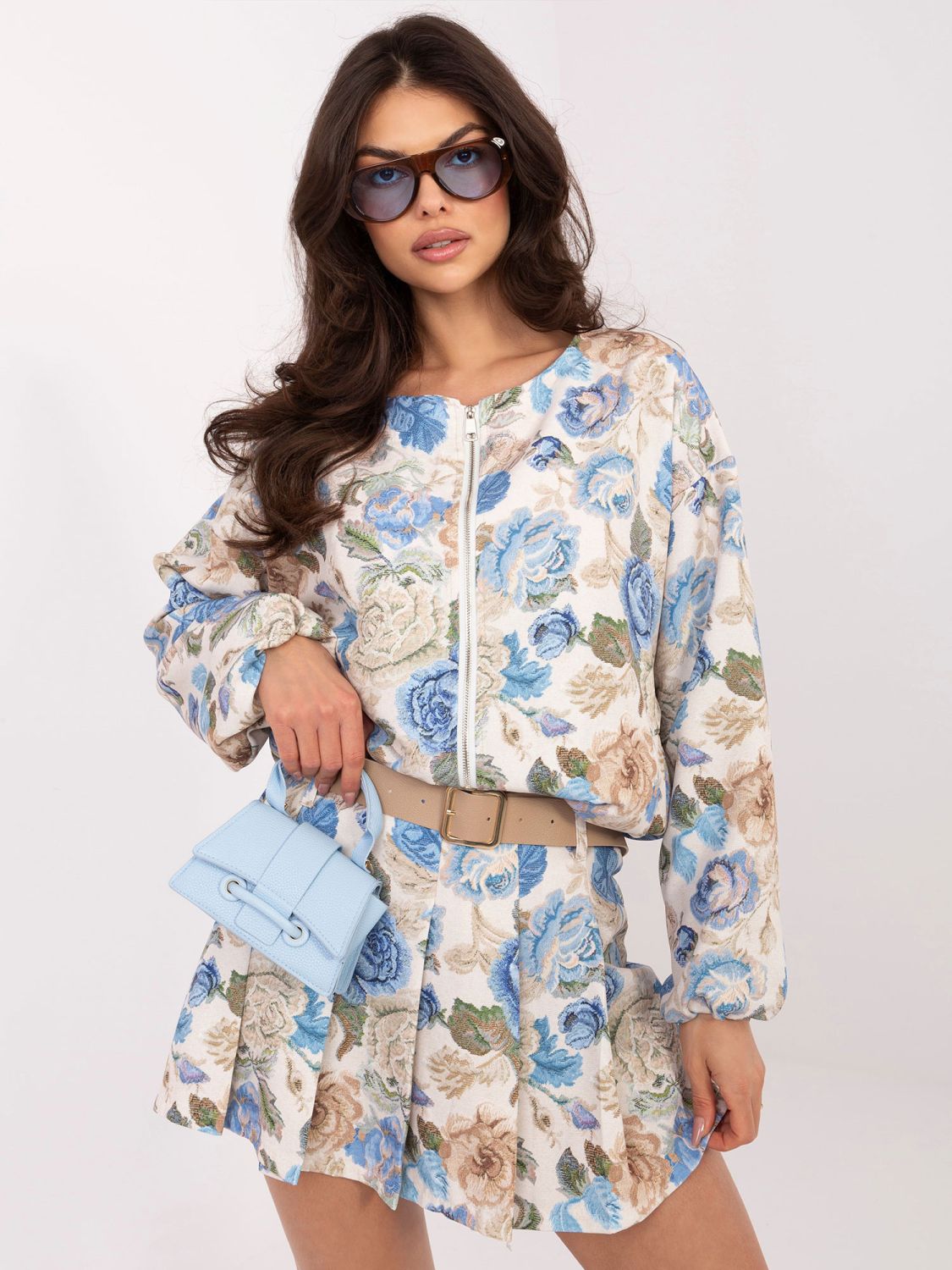 Virágmintás bő szárú rövidnadrág övvel - kék színű