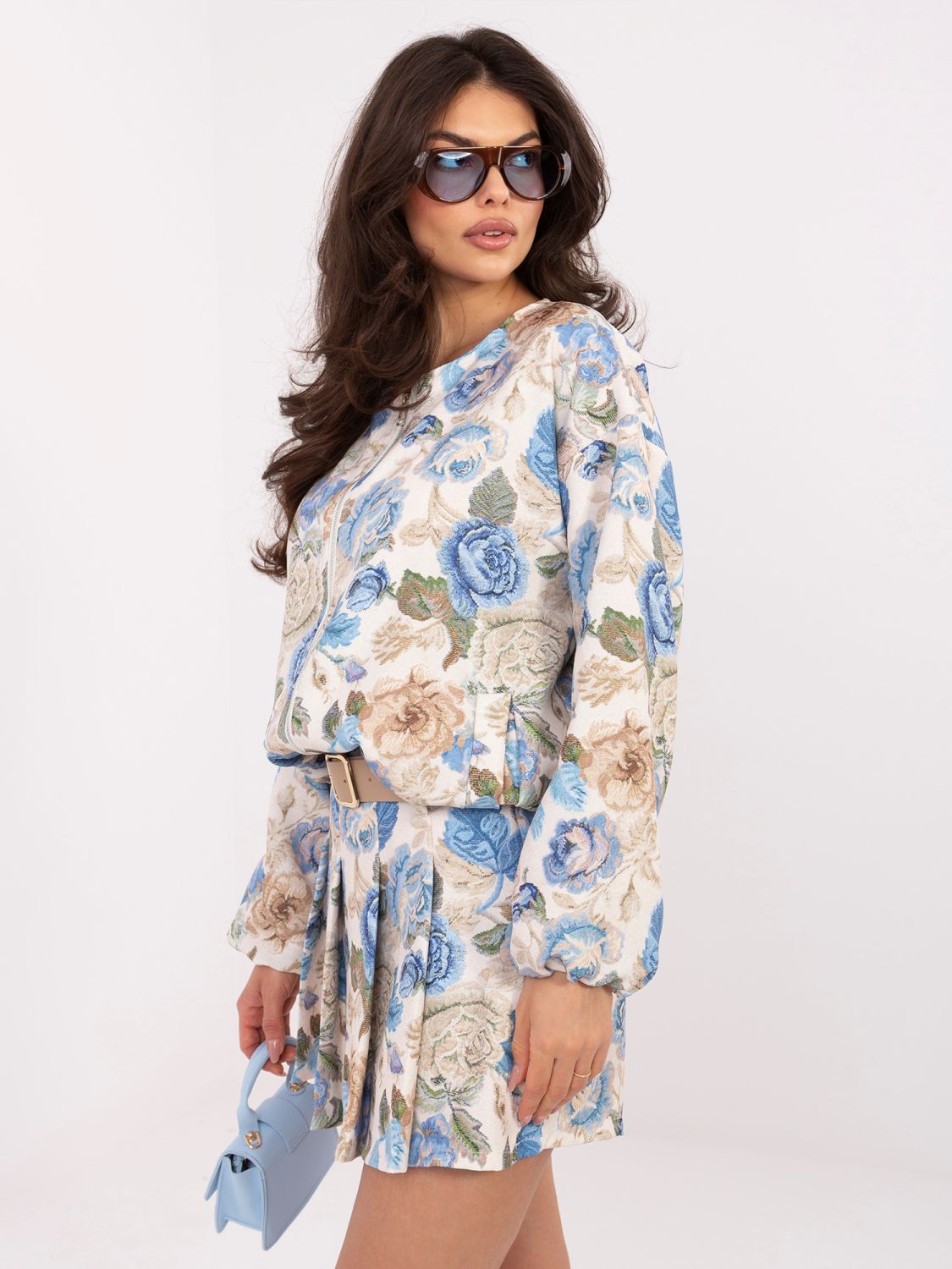 Virágmintás bő szárú rövidnadrág övvel - kék színű