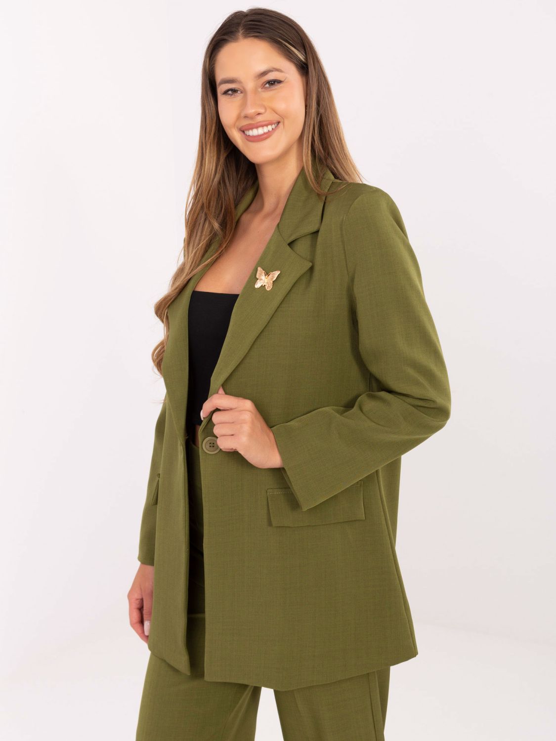 Elegáns olívazöld színű blézer béléssel és brossal
