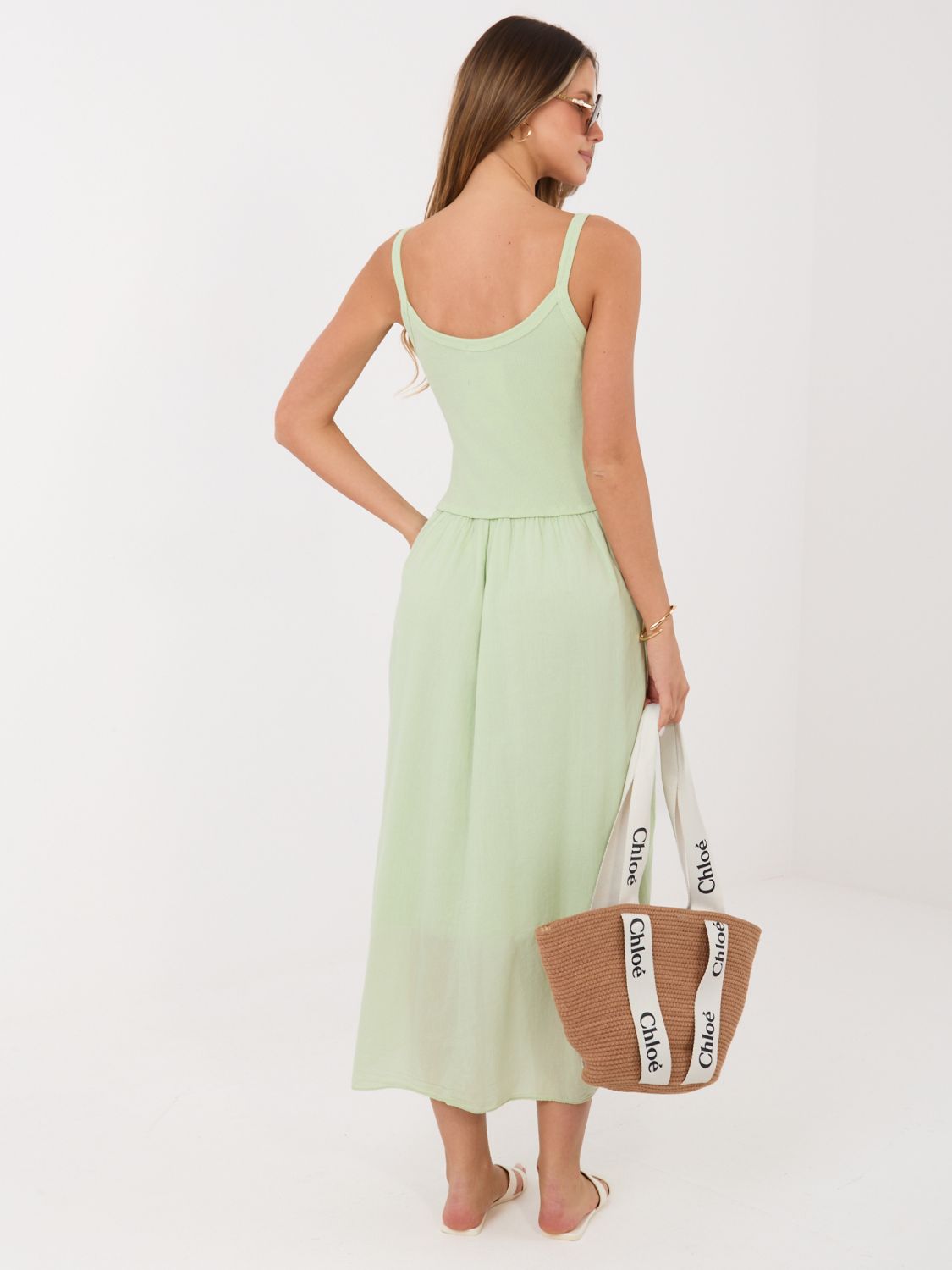 Pisztáciazöld színű vállpántos maxi ruha