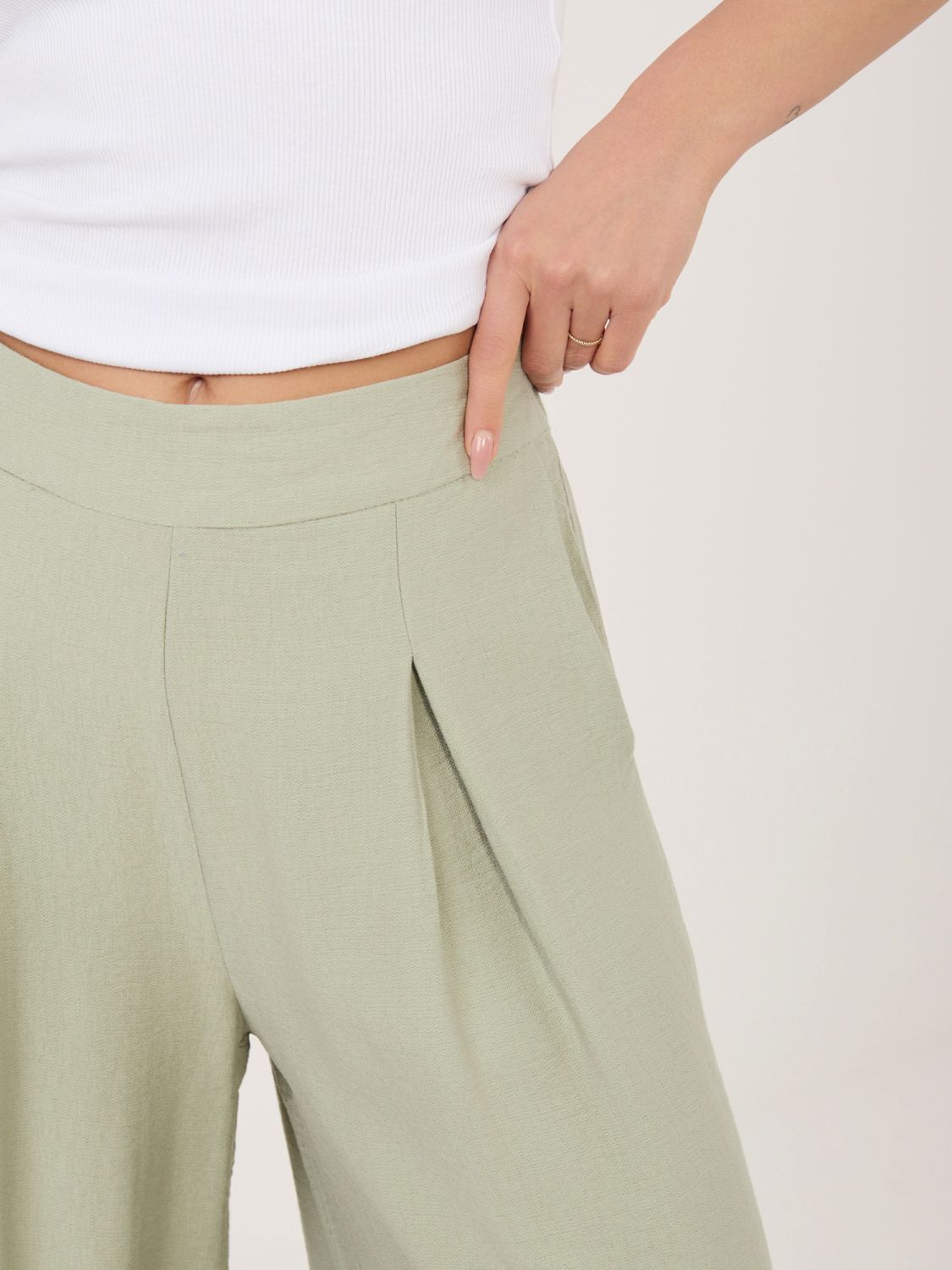Pisztáciaszínű viszkózból készült palazzo nadrág