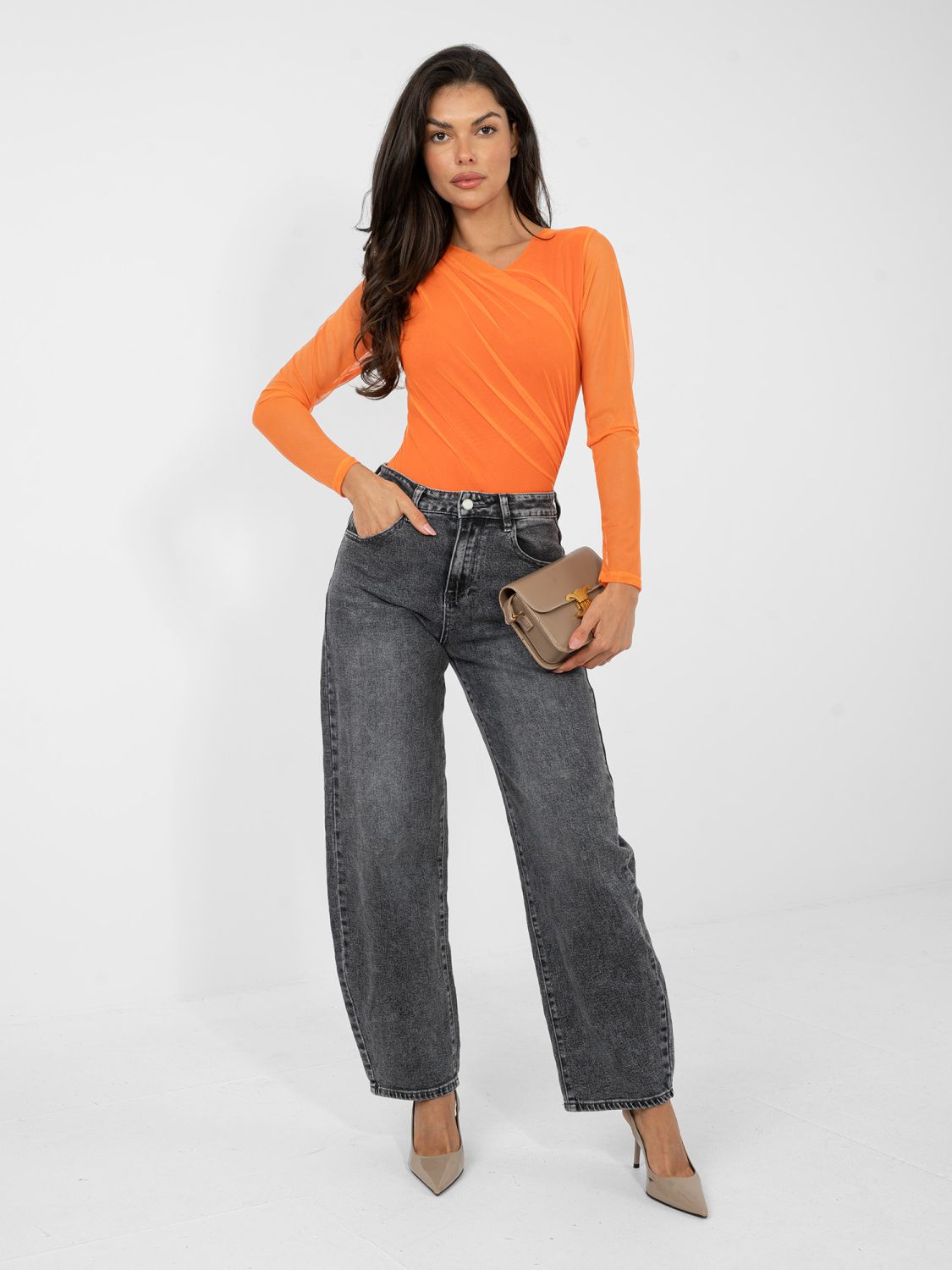 Elegáns narancssárga színű body hosszú ujjal és kerek nyakkivágással