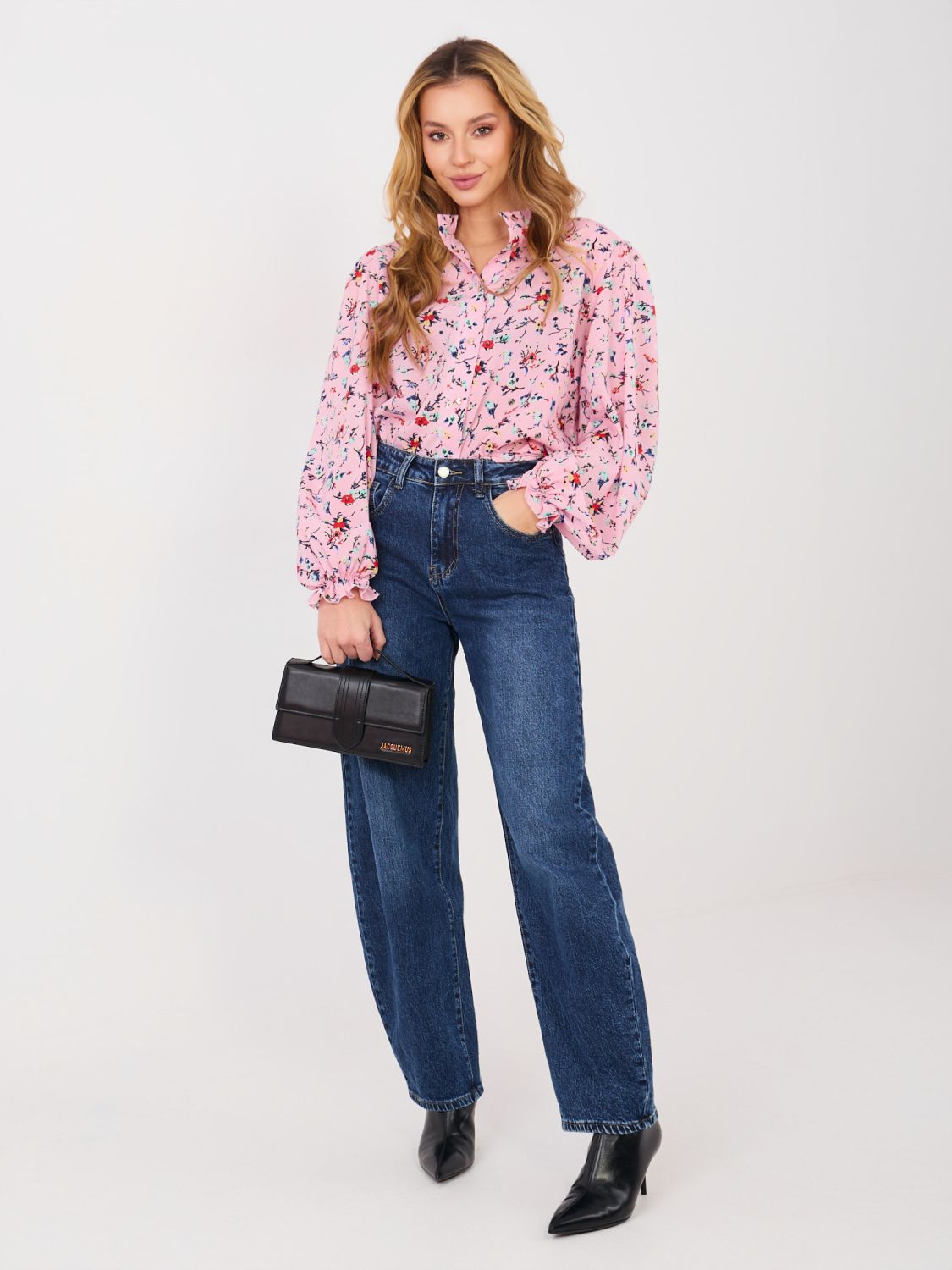 Rózsaszínű virágmintás puffos ujjú ing