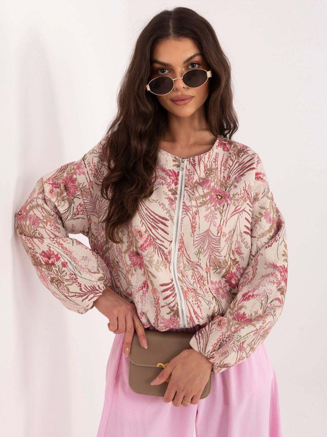 Rózsaszínű virágmintás bomberdzseki