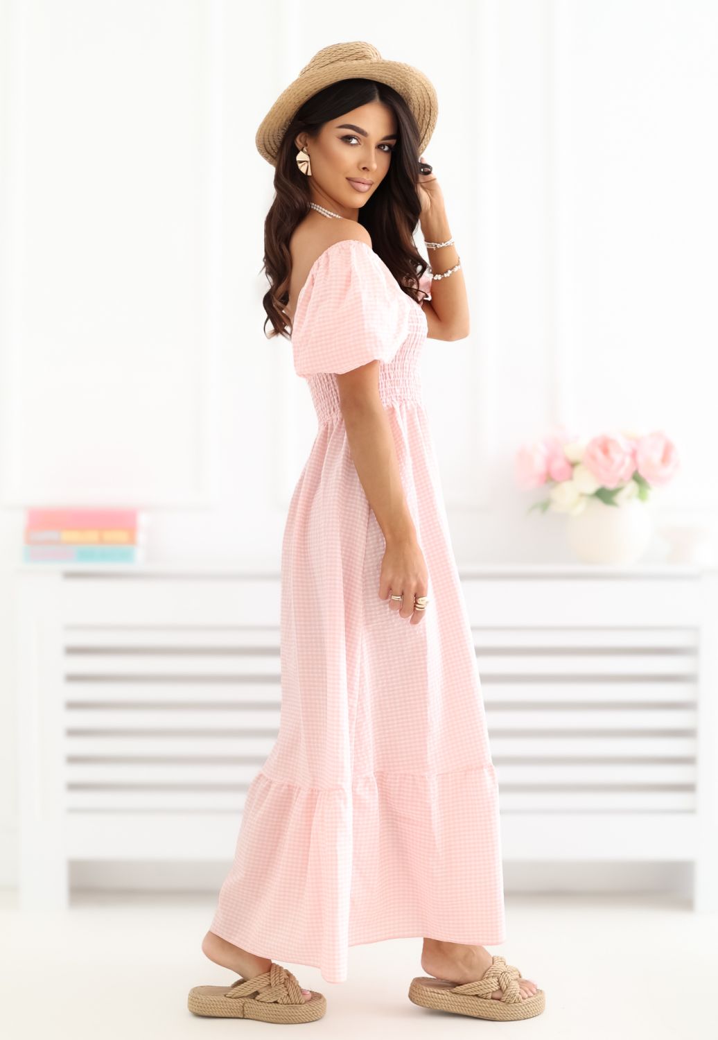 Barackszínű midi ruha fodorral és kockás mintával