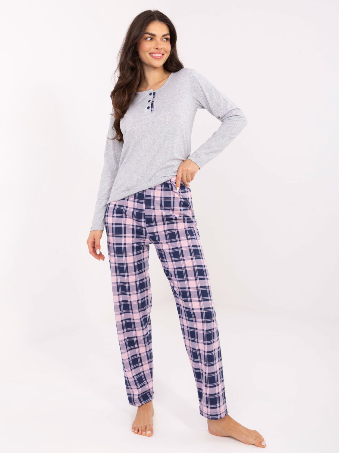 Női szürke pizsama kockás mintával és gombokkal