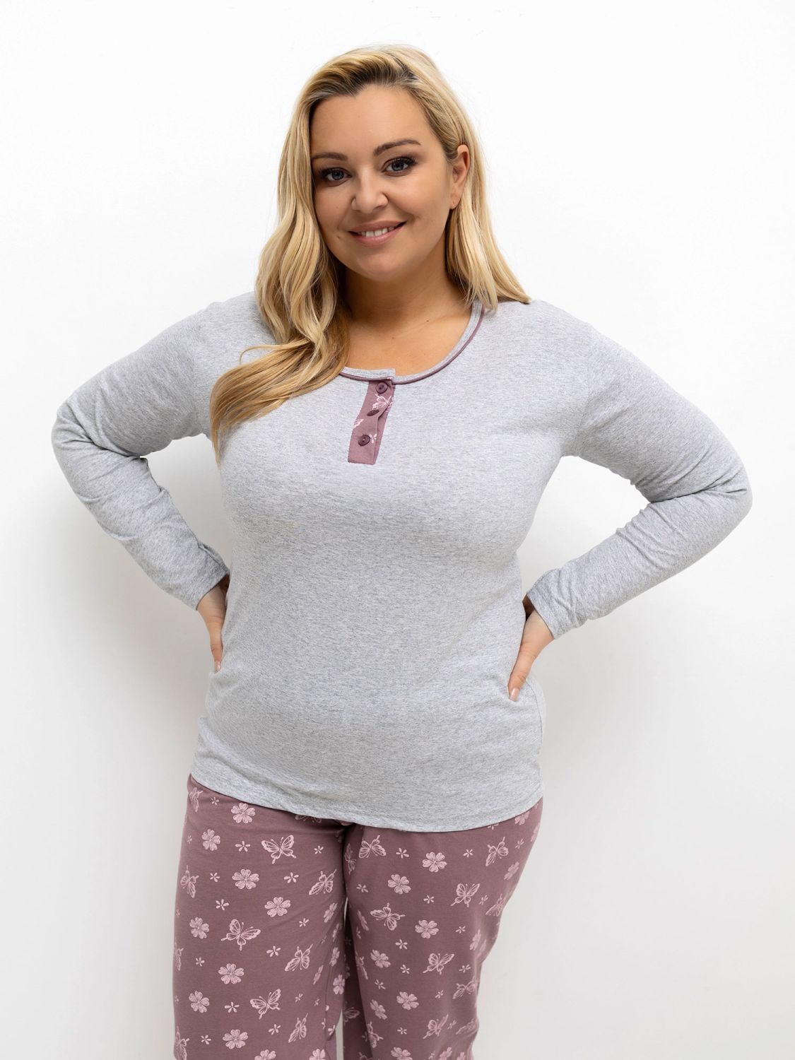 Női szürke pizsama virágmintával