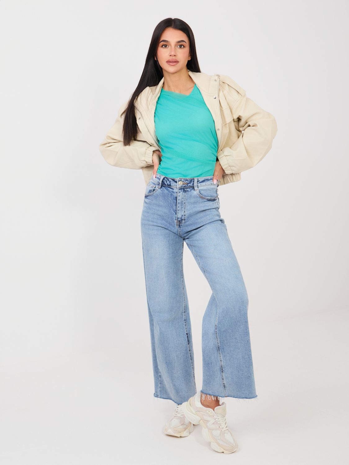 Elegáns türkiz body hosszú ujjal és kerek nyakkivágással