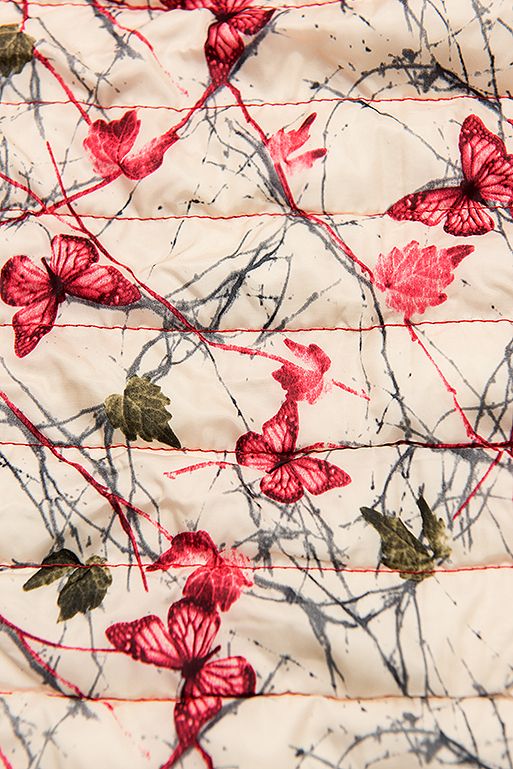 Piros színű steppelt dzseki mintás béléssel