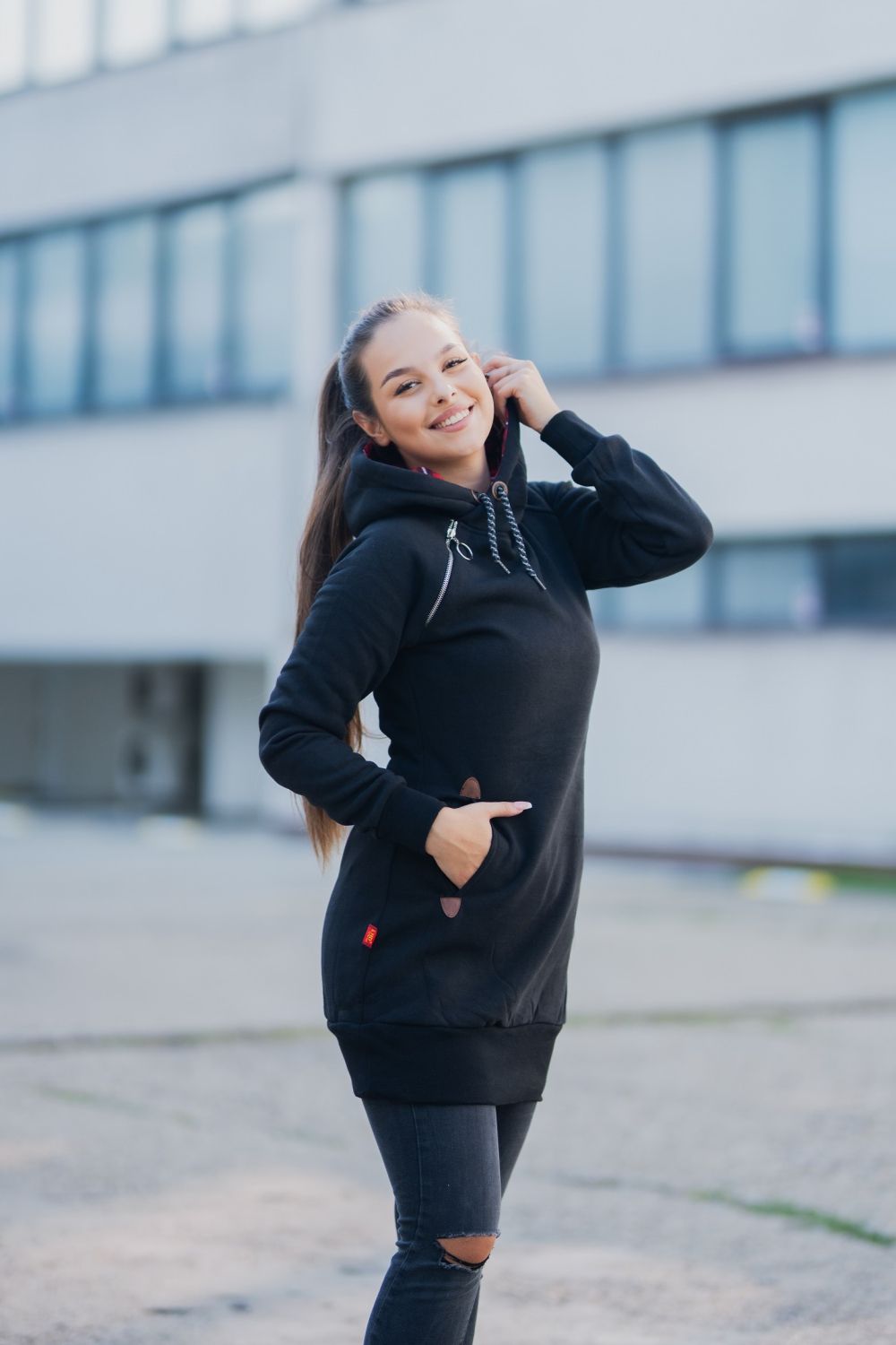 Terrakotta színű hosszú felső kockás kapucnival