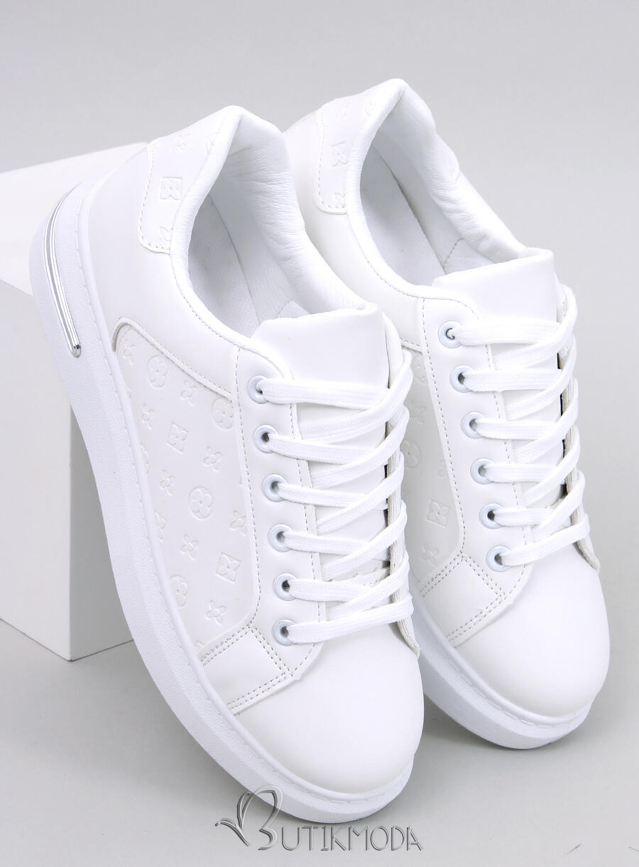 Fehér színű tornacipő dombornyomott mintával