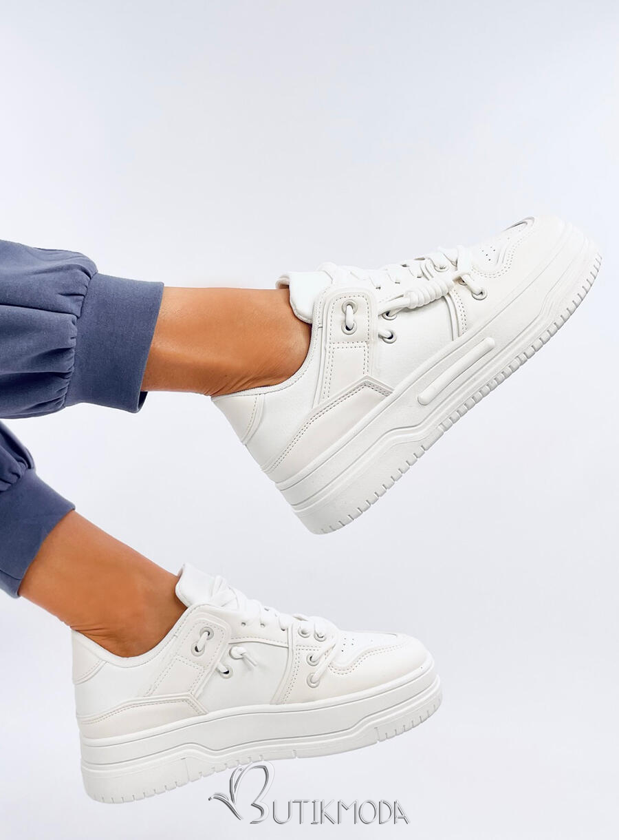 Fehér színű tornacipő magasabb talppal
