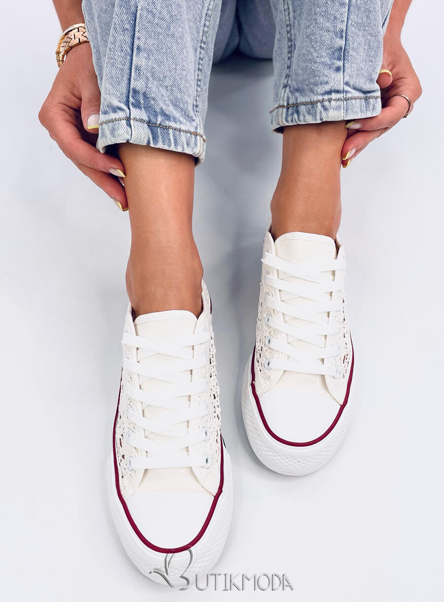 Fehér színű csipke tornacipő