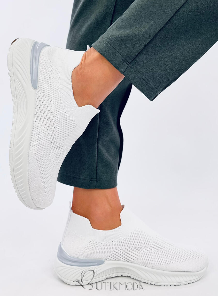 Fehér színű tornacipő elasztikus felülettel