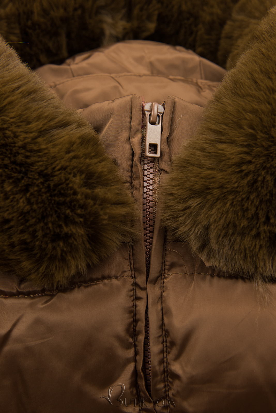 Konyakbarna színű steppelt téli kabát