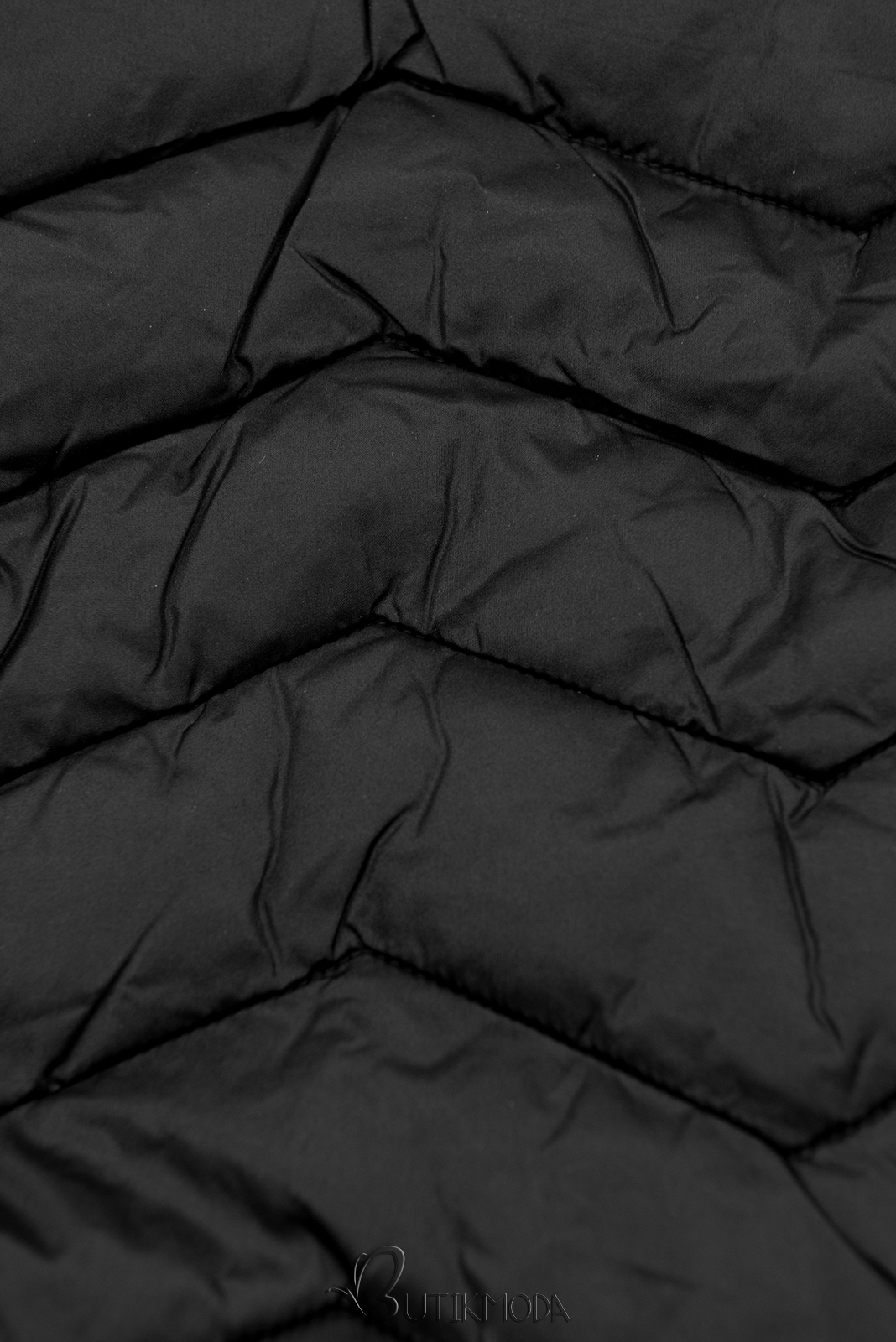 Téli steppelt kabát övvel - fekete színű