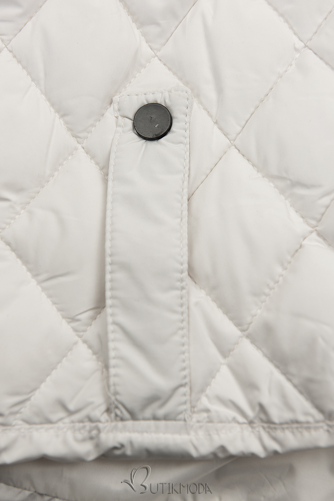 Fehér színű átmeneti steppelt kabát
