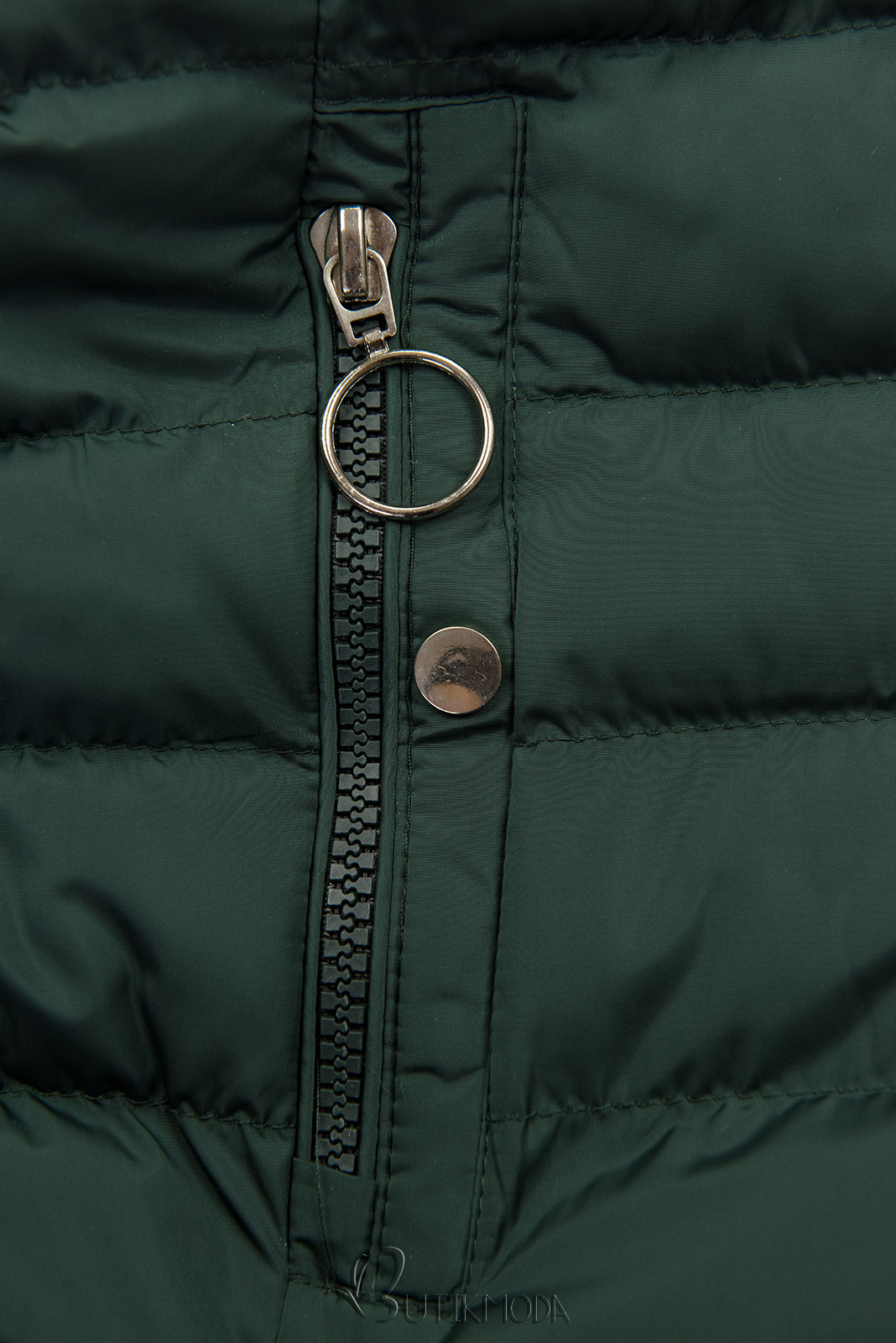 Sötétzöld színű steppelt kabát plüss béléssel