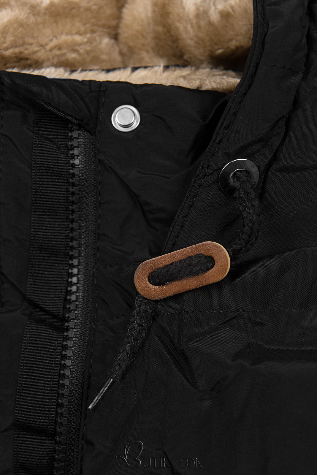 Fekete színű téli kabát plüss béléssel
