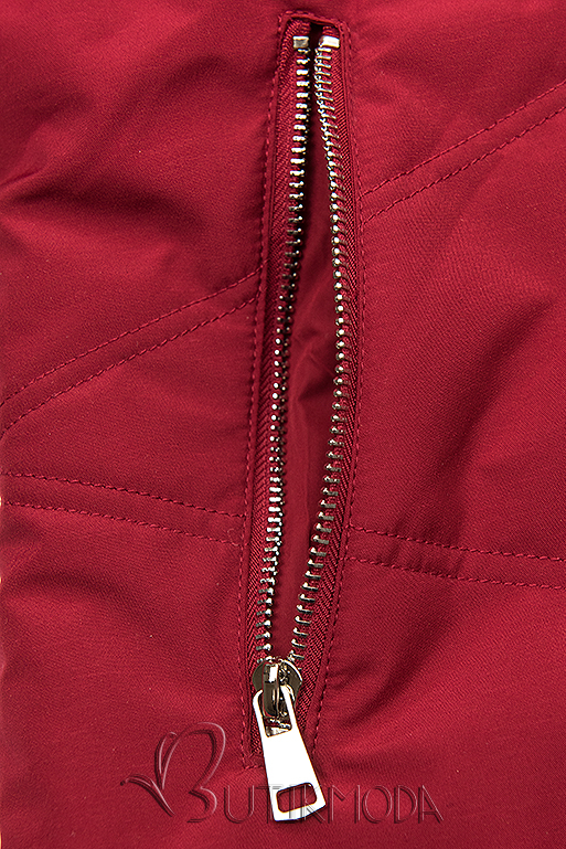 Piros színű hosszított kabát kapucnival