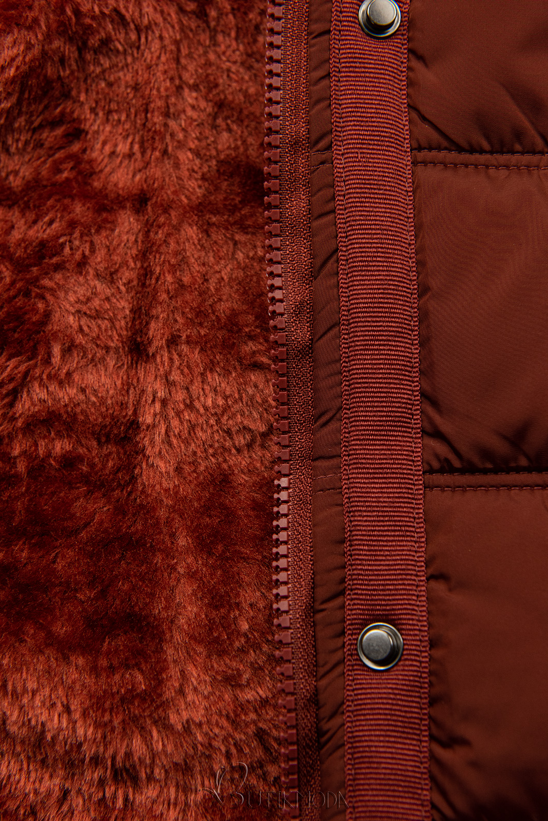Téglabarna színű téli kabát plüssel és műszőrmével