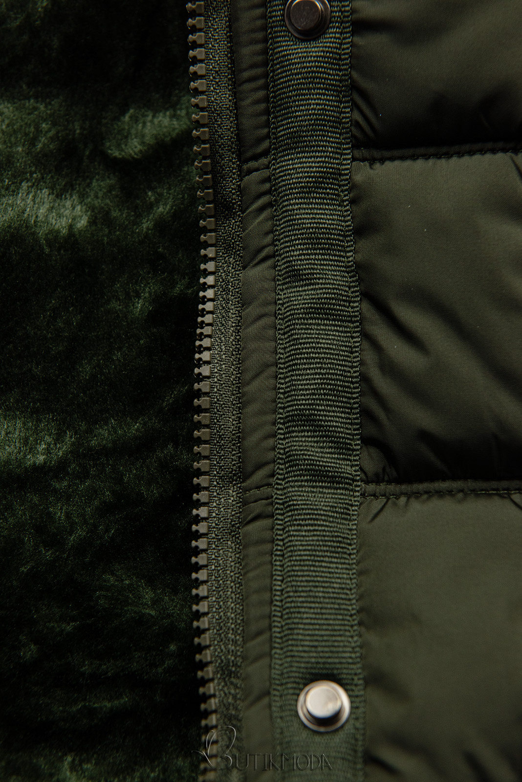 Khaki színű téli kabát plüssel és műszőrmével