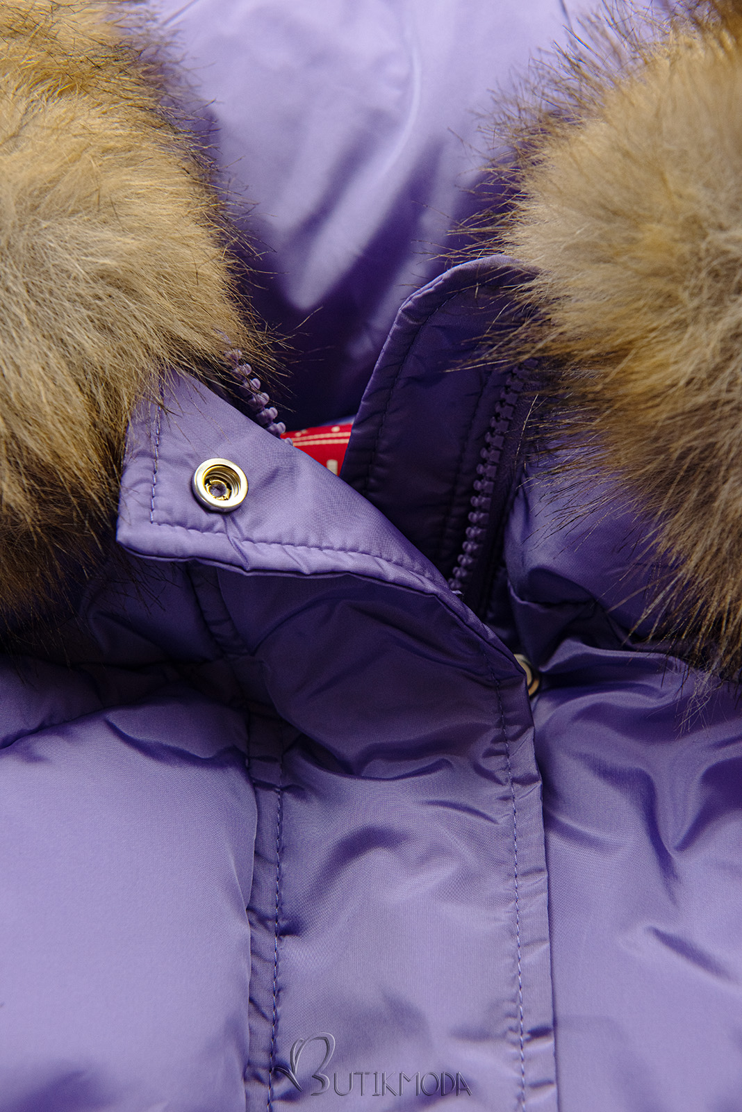 Lila színű téli kapucnis dzseki műszőrmével