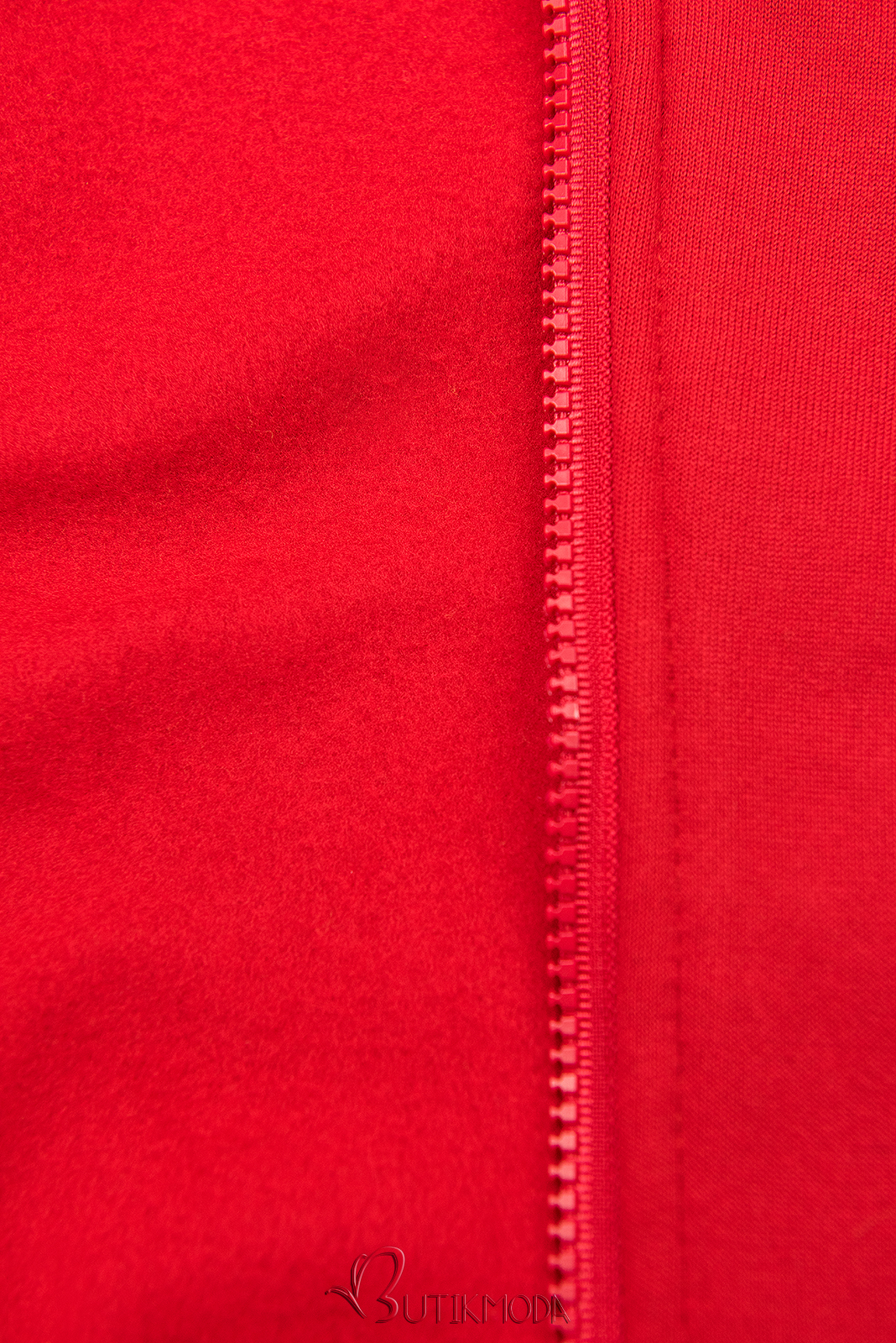 Piros színű hosszított felső színes béléssel