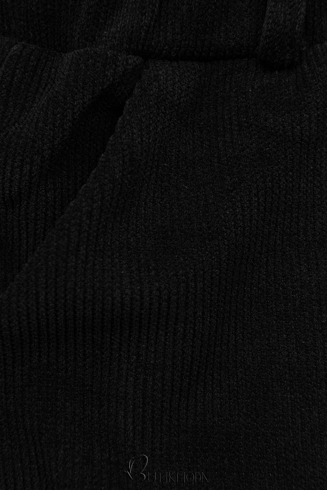 Fekete színű laza nadrág derekán gumival