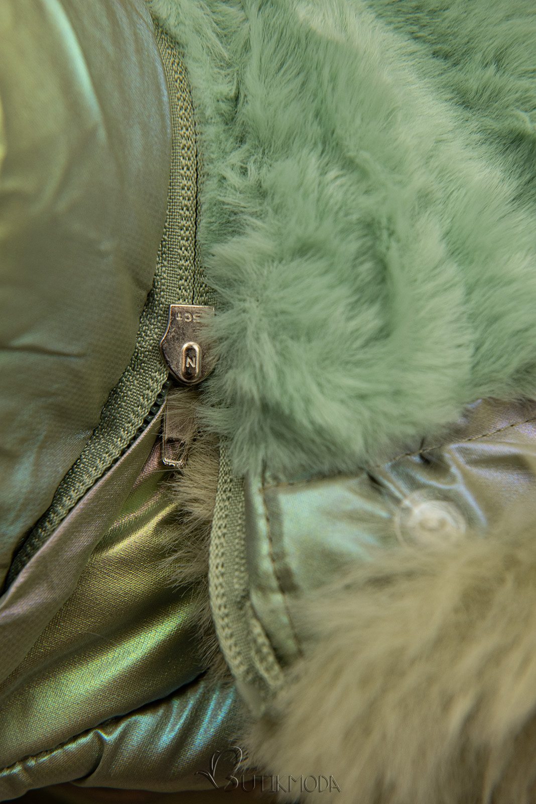 Gyöngyház zöld színű téli kabát
