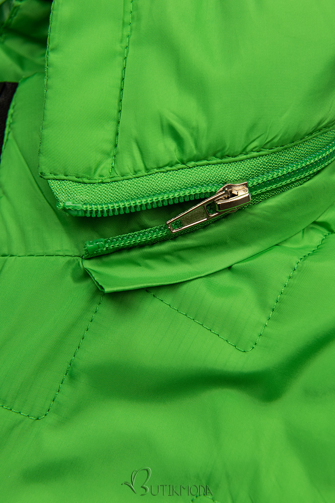 Zöld színű kapucnis dzseki
