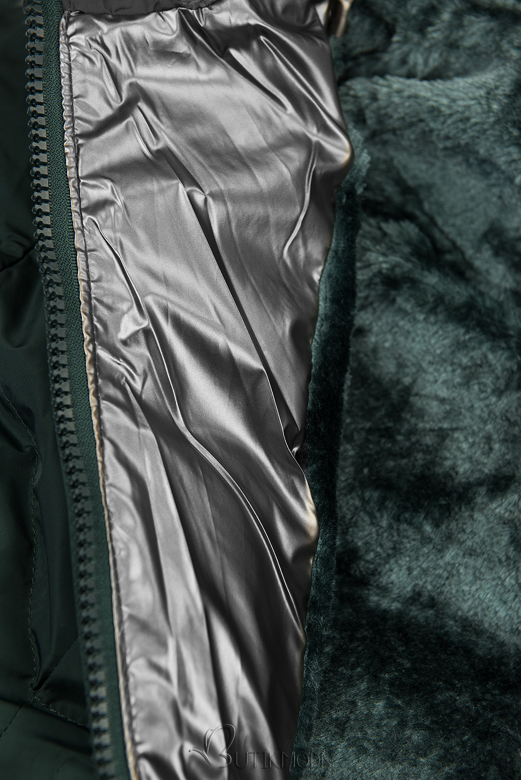 Sötétzöld színű téli kabát ezüstszürke színű szegéllyel