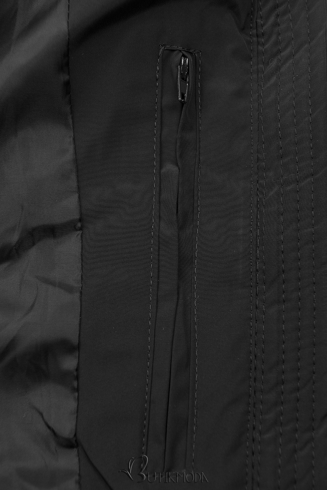 Fekete színű teli kabát hosszított fazonban