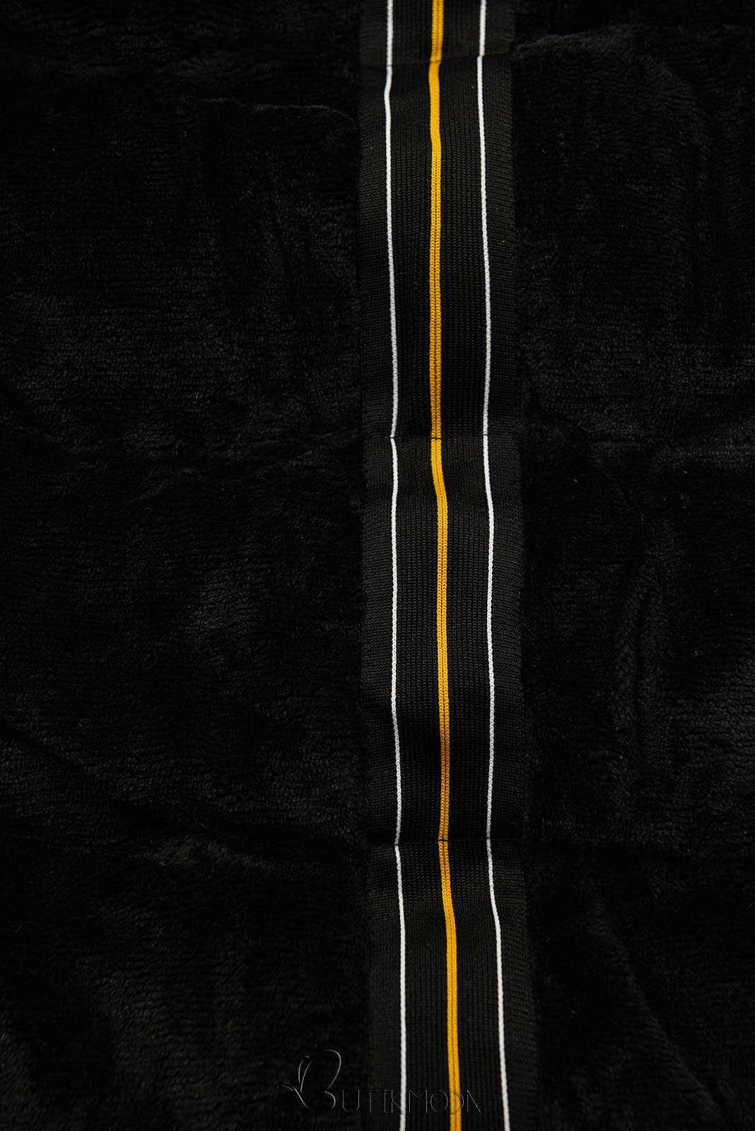 Sötétszürke színű kabát terepmintás béléssel