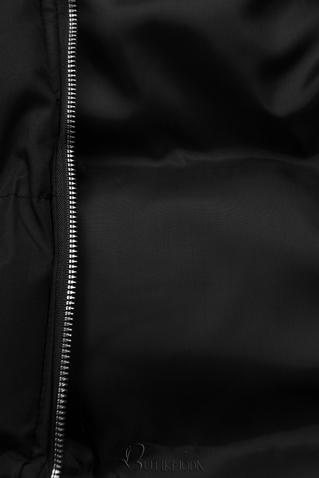 Fekete színű stepplet mellény kapucnival