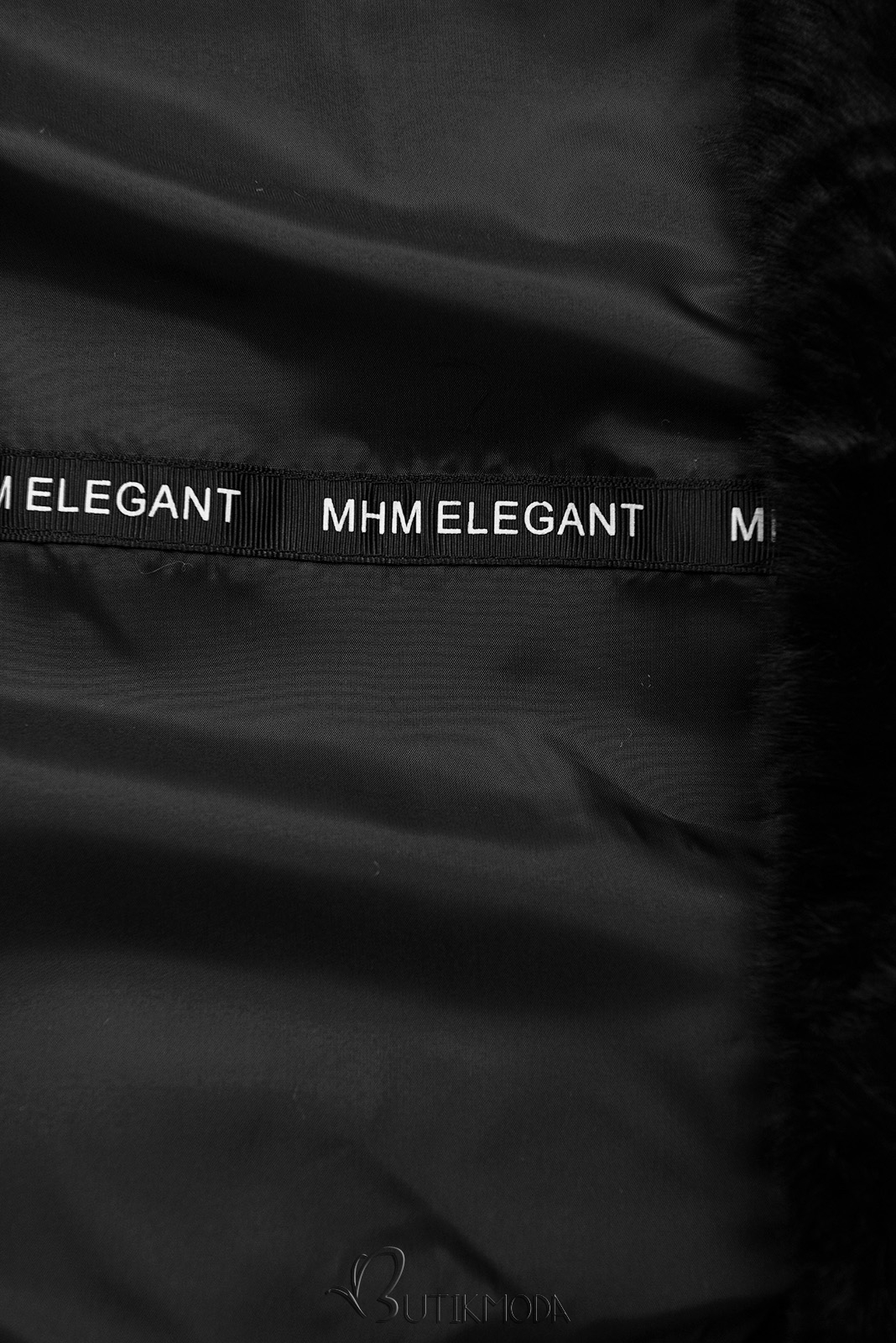 Fekete színű steppelt téli kabát derékban behúzással