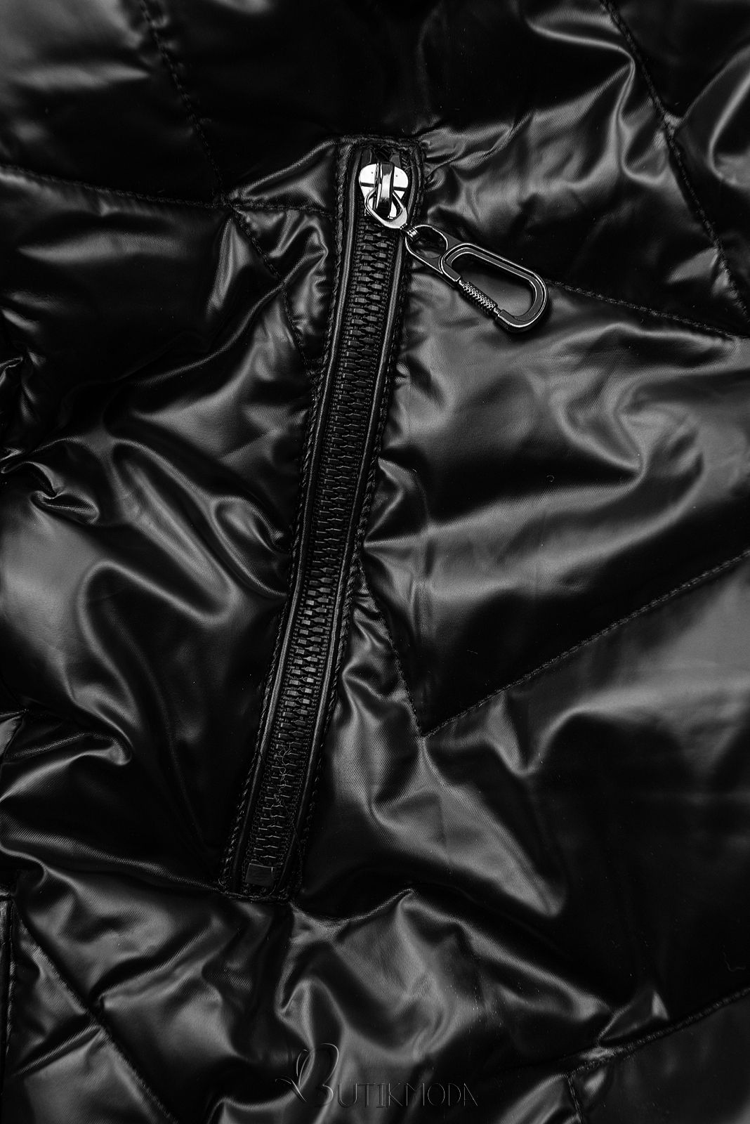 Fekete színű fényes téli kabát