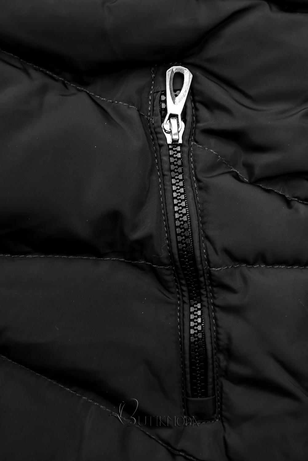 Fekete színű téli steppelt kabát plüssel