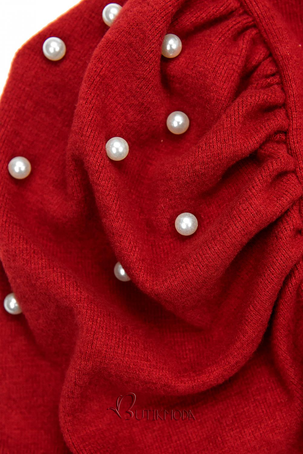 Piros színű elegáns ruha gyöngyökkel