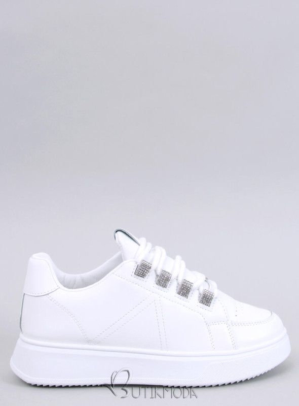Fehér színű tornacipő vastag fűzővel