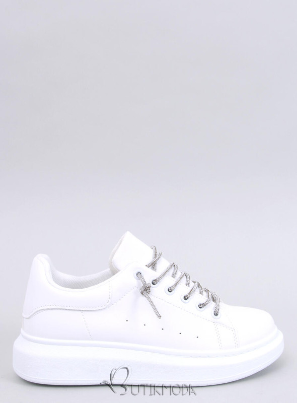 Fehér színű tornacipő ezüstszínű fűzővel
