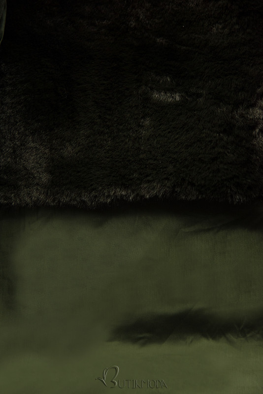 Sötétzöld színű téli kabát övvel és műszőrmével