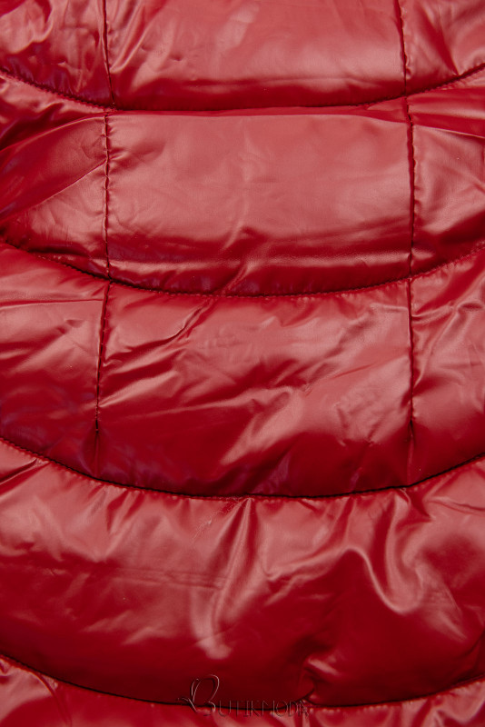 Piros színű téli kabát steppelt megjelenésben