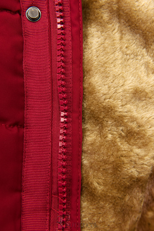 Piros színű steppelt téli kabát kapucnival