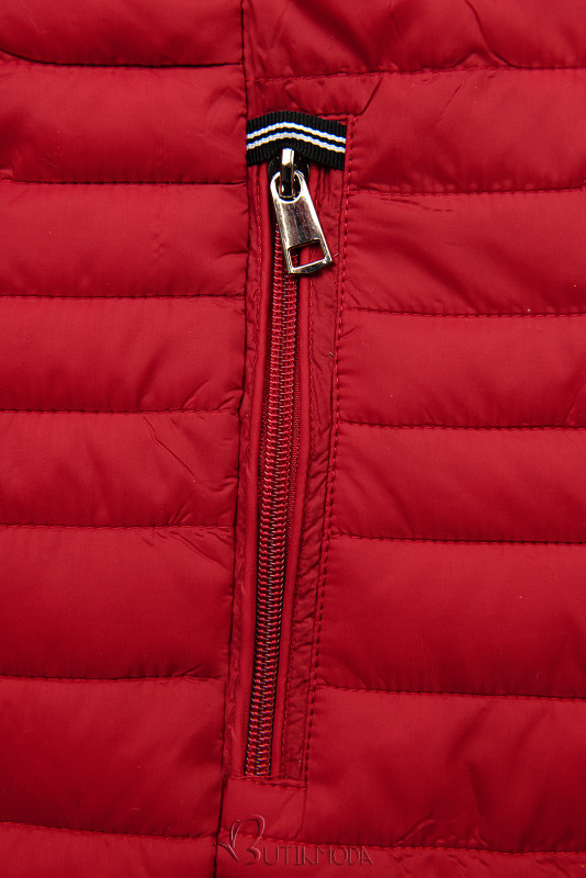 Piros színű steppelt dzseki az átmeneti időszakra
